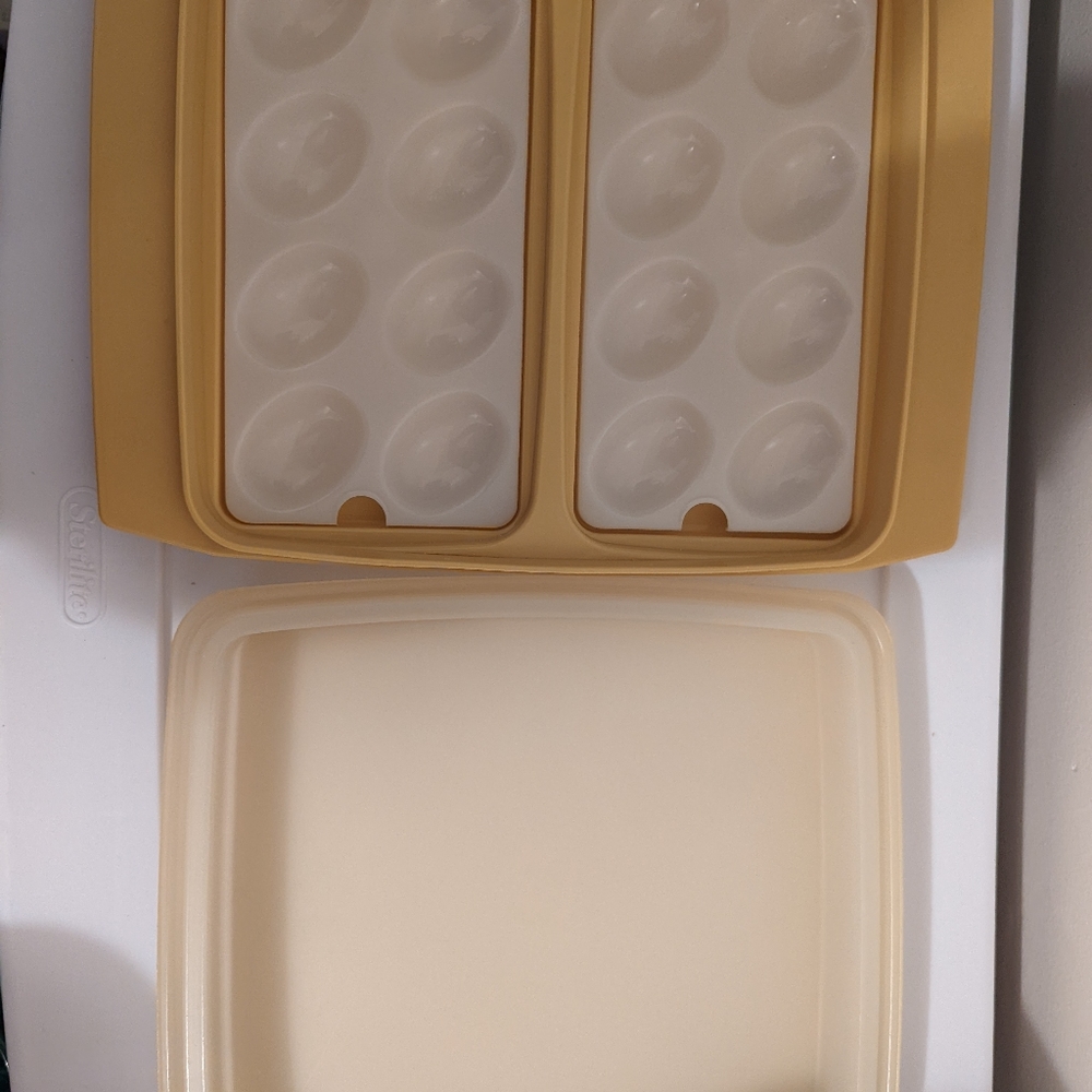 Tupperware‎ deviled egg keeper